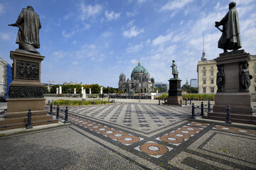 Schinkel square with statues, Schloss bridge and Berliner Dom behind, Unter den Linden, Berlin,...