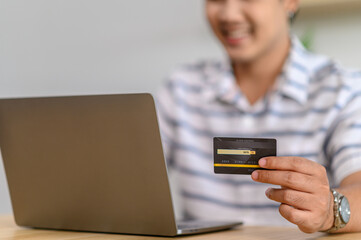 A male employee uses a credit card to pay for goods.