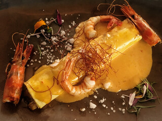 Cannelloni dish made with seafood and accompanied by prawns, saffron and salt
