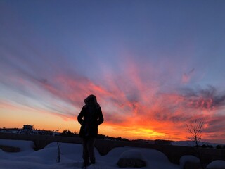 Obraz premium silhouette of a person in the sunset