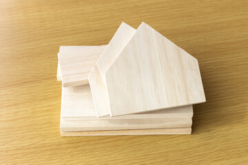 オモチャの木の家の材料。建築イメージ