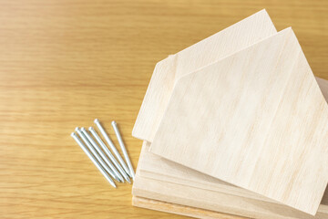 オモチャの木の家の材料。建築イメージ