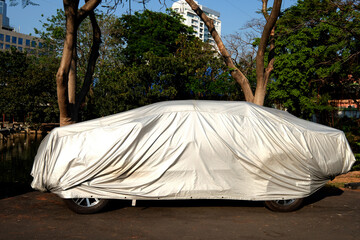 cover the car © Saravut