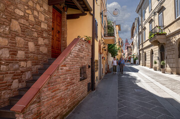 Fototapeta na wymiar Castiglione del lago Trasimeno, Umbria, Italy. August 2020. The alleys of the historic center have several cafes, restaurants and specialty food shops. Tourists