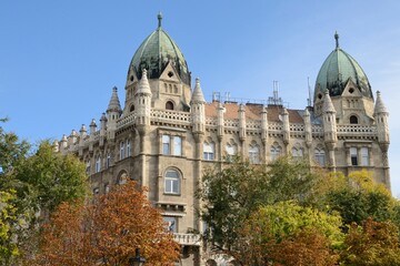 Fototapeta na wymiar Beautiful building in Budapest