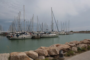 Fototapeta na wymiar pier with yachts in barcelona on a sunny day