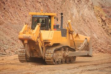Bulldozer workflow for laying or leveling a technological road in a mining quarry