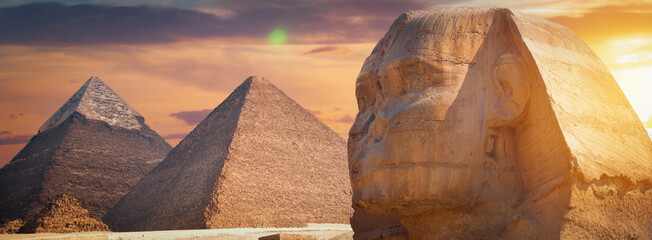 Fototapeta na wymiar Guardian Sphinx guarding the tombs of the pharaohs in Giza.
