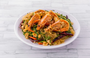 Stir-fried Vermicelli with Shrimp and Climbing Wattle
