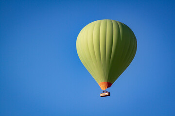 Fototapeta premium hot air balloon in the sky