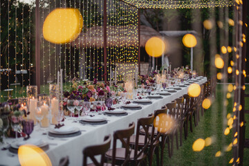 Mesa a travez de las luces