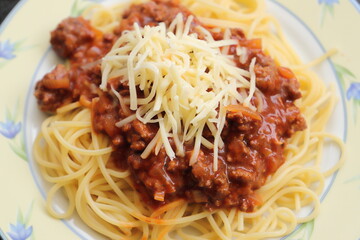 Spaghetti with Bolognese Sauce and Cheese 