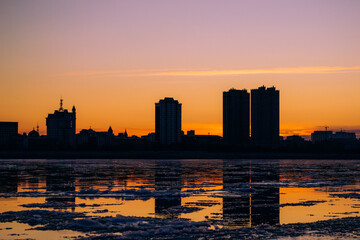 Fototapeta premium city skyline at sunset