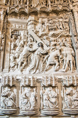 Bajorrelieve en piedra de a cruz a cuestas en el trasaltar de la catedral gótica de Burgos, siglo...