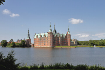 Fototapeta na wymiar Lake and Frederiksborg Castle. Hillerod, Denmark