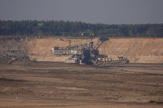 Bagger im Tagebau in J&auml;nschwalde