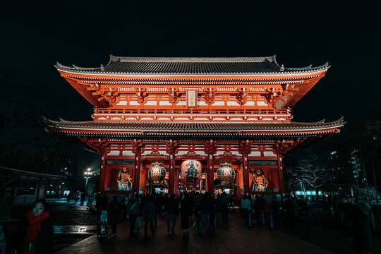 Exterior view of sens?-ji temple at night