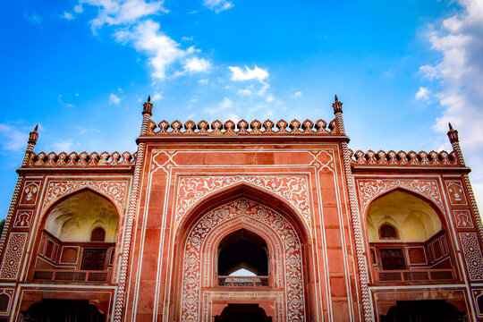 Exterior view of tomb of i'tim?d-ud-daulah