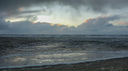 Herbststurm an der Nordsee mit einer beeindruckenden  Gischt