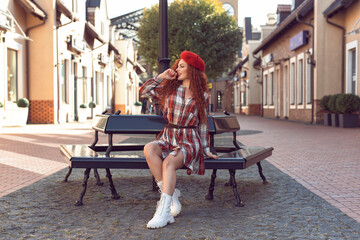 Obraz premium Redhead curly woman in the city
