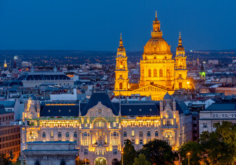 Fototapeta na wymiar St. Stephen's Basilica at night, Budapest, Hungary