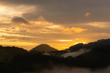 Amanhecer nas montanhas