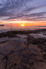 Fototapeta na wymiar Wunderschöner Sonnenaufgang am Meer in Spanien