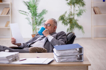 Old male employee and too much work in the office