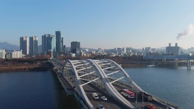 Traffic on the Yanghwa bridge in Seoul. 
Cars are moving on a arch bridge over a Han river at sunny day morning. Aerial view. South Korea.
서울 한강 양화대교.
