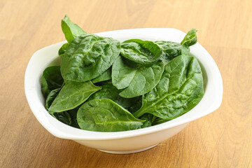 Fresh green spinach leaves in the bowl