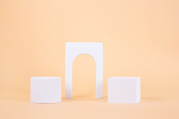 Podium and arch in white color for product presentation.