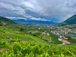Fototapeta na wymiar Waalweg in Südtirol