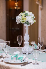 wedding table setting with flowers