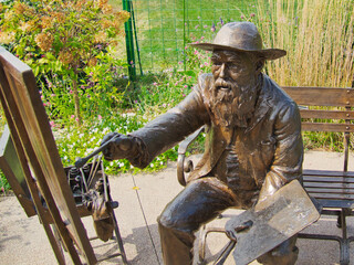 Bronze sculpture of Claude Monet in Overland Park Arboretum and Botanical Gardens