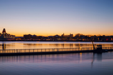 Fototapeta premium Scenic view of Oslo city coast with houses and buildings on twilight. Calm bay at dusk