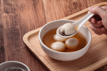 Sesame big tangyuan with syrup soup.