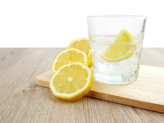 Lemon juice with lemon slices