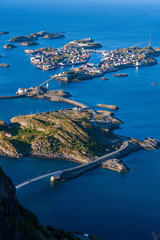 Naklejka premium Luftbildaufnahme von Henningswaer auf den Lofoten