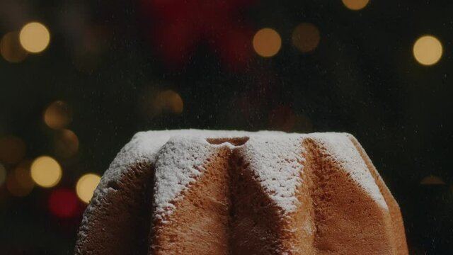 Zucchero a velo cade sul pandoro di Natale