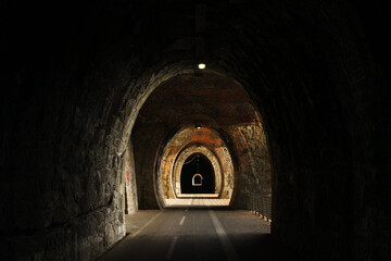 Tunnel Italien einzelne Lichter