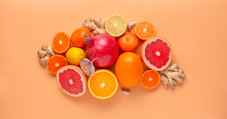 Citrus fruits, pomegranate, ginger and garlic. Support of the immune system during colds.
