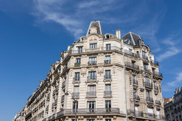 immobilier, façade d'immeuble à paris