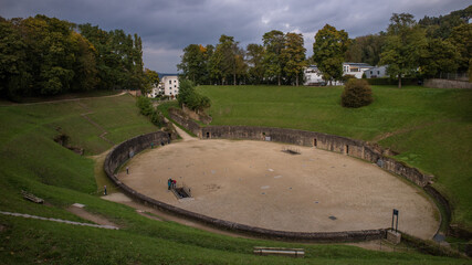 Amfiteatr rzymski - pamiątka po rzymskim panowaniu w Trier (Trewir ) w Niemczech, w Nadrenii - Palatynacie. - obrazy, fototapety, plakaty