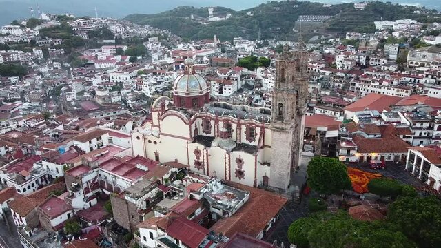 Vista aerea del templo de Santa Prisca, Taxco M&eacute;xico