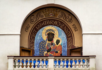 General view and architectural details of the Baroque Catholic Church of Our Lady of Częstochowa built in 1931 in the town of Mońki in Podlasie, Poland. © Jacek Sakowicz