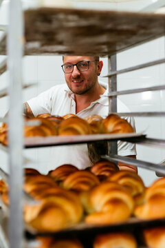 Male confectioner baking pie in kitchen