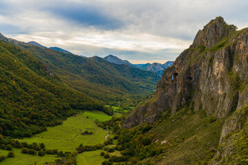 Naklejka premium Autumn landscape in the Somiedo natural park in Asturias. 