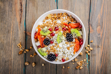 Cottage cheese with granola, berries