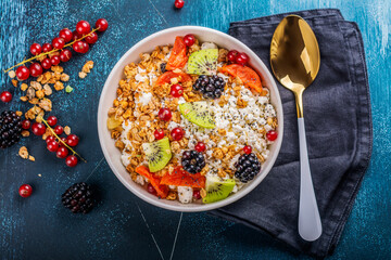Cottage cheese with granola, berries