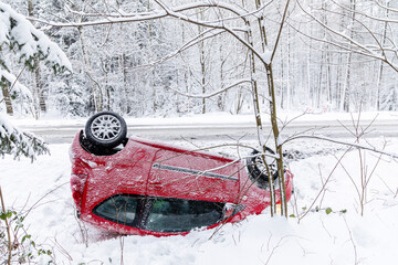 Auto Unfall im Schnee